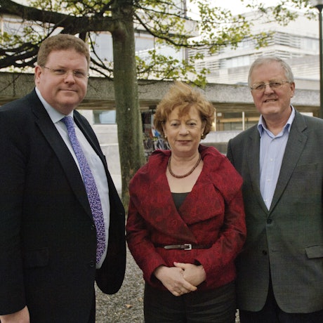 Dónall Ó Braonáin, léachtóir na bliana 2011, An tOllamh Máire Ní Annracháin agus An tOllamh Liam Mac Mathúna