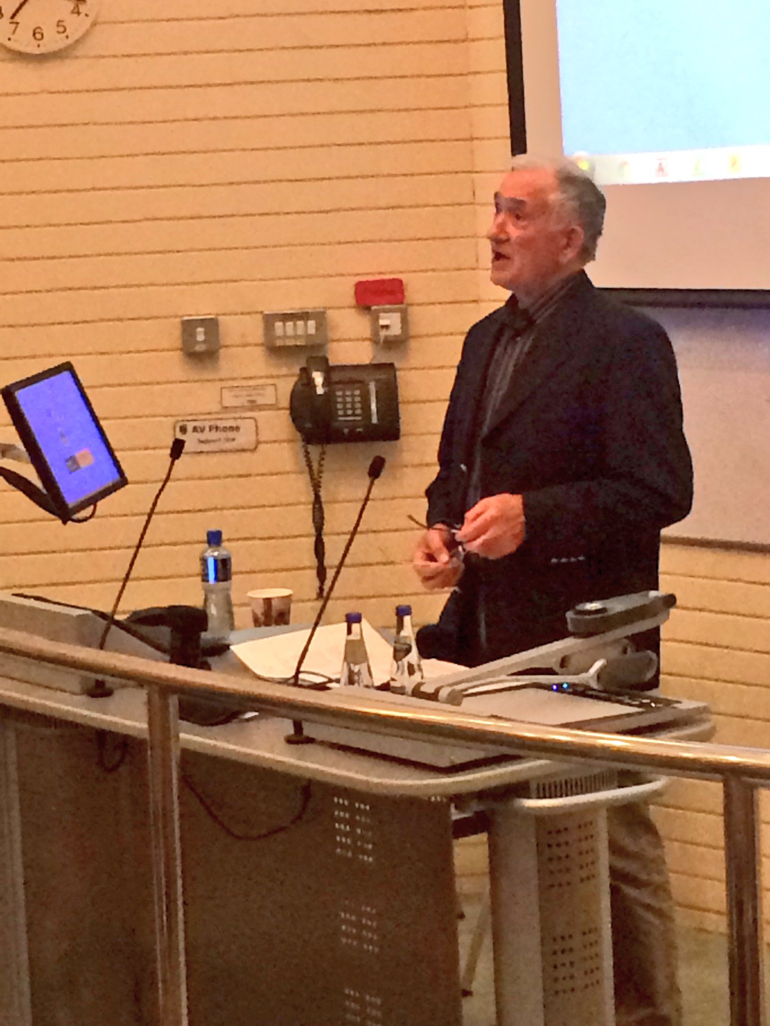 Joe Steve Ó Neachtain i mbun cainte